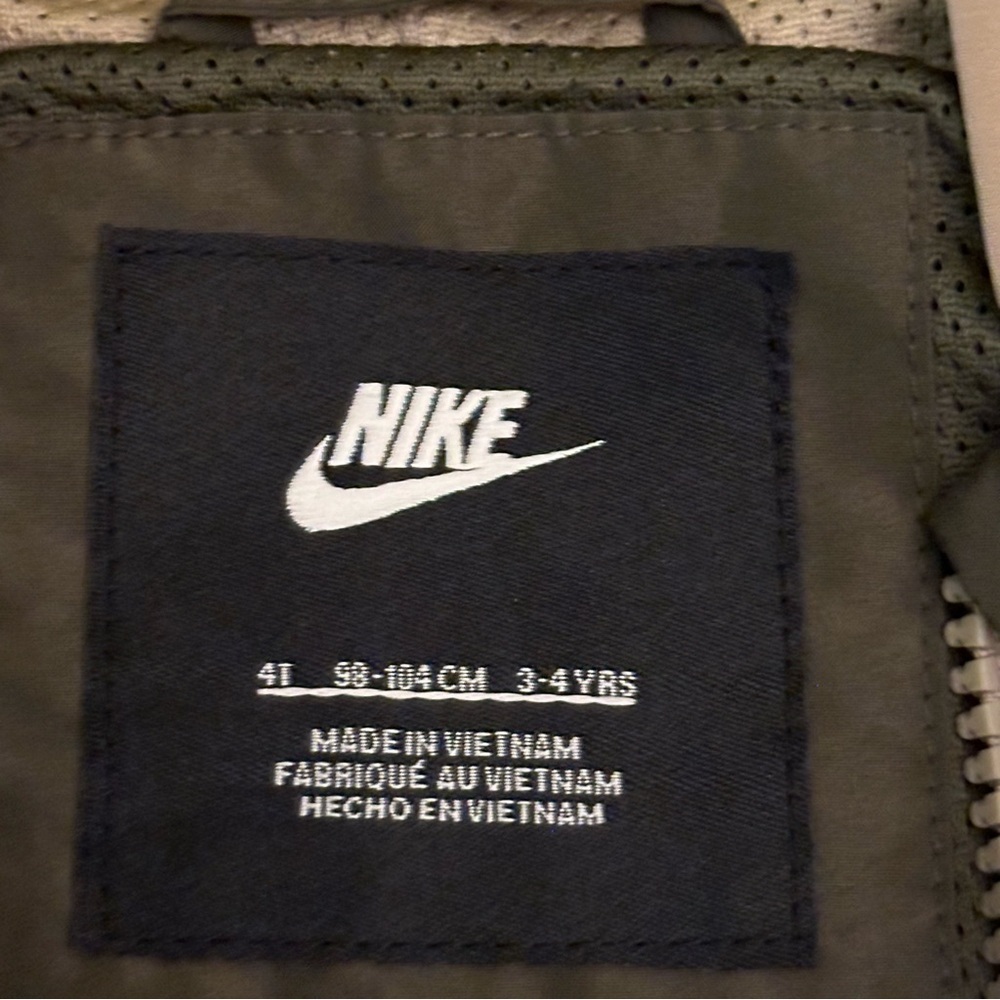 Nike Boys Windrunner Jacket Green Hooded Size 4T Full Zip - Picture 2 of 5
